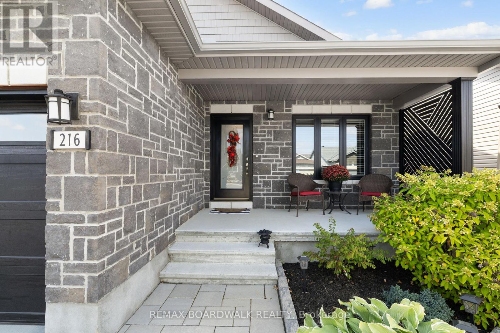 216 Mckenny Street, Mississippi Mills, Ontario  K0A 1A0 - Photo 3 - X12949114