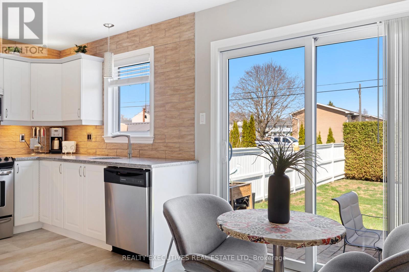 5520 Bridlewood Court, South Dundas, Ontario  K0E 1K0 - Photo 5 - X13024506