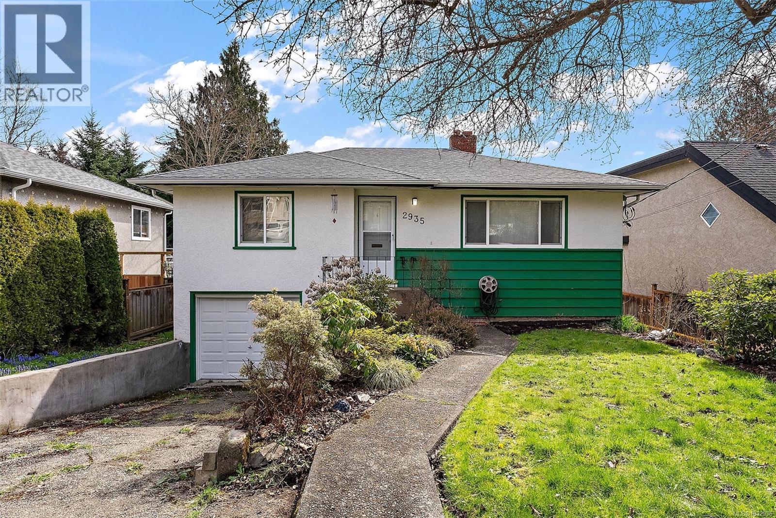 2935 Wascana St, Saanich, British Columbia  V9A 1V6 - Photo 2 - 1032936