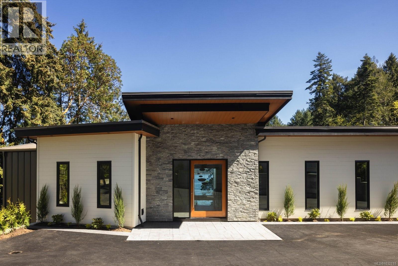 1677 Lands End Rd, North Saanich, British Columbia  V8L 5L5 - Photo 3 - 1032111