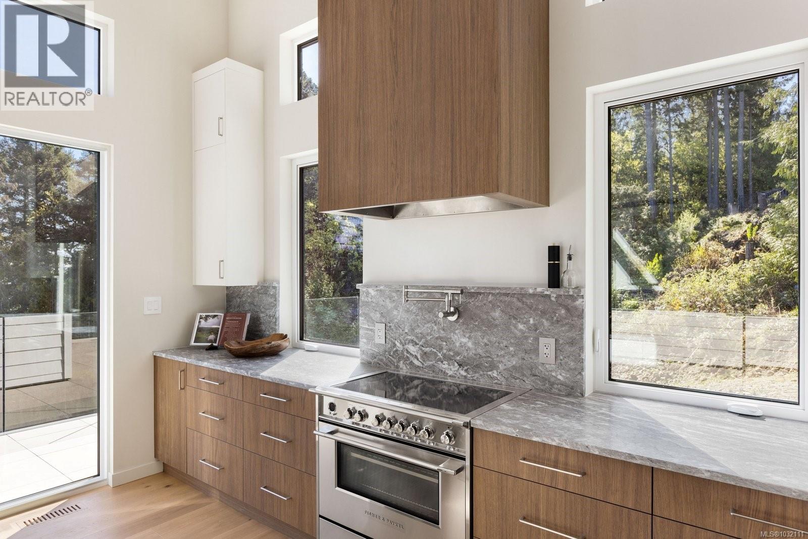 1677 Lands End Rd, North Saanich, British Columbia  V8L 5L5 - Photo 8 - 1032111