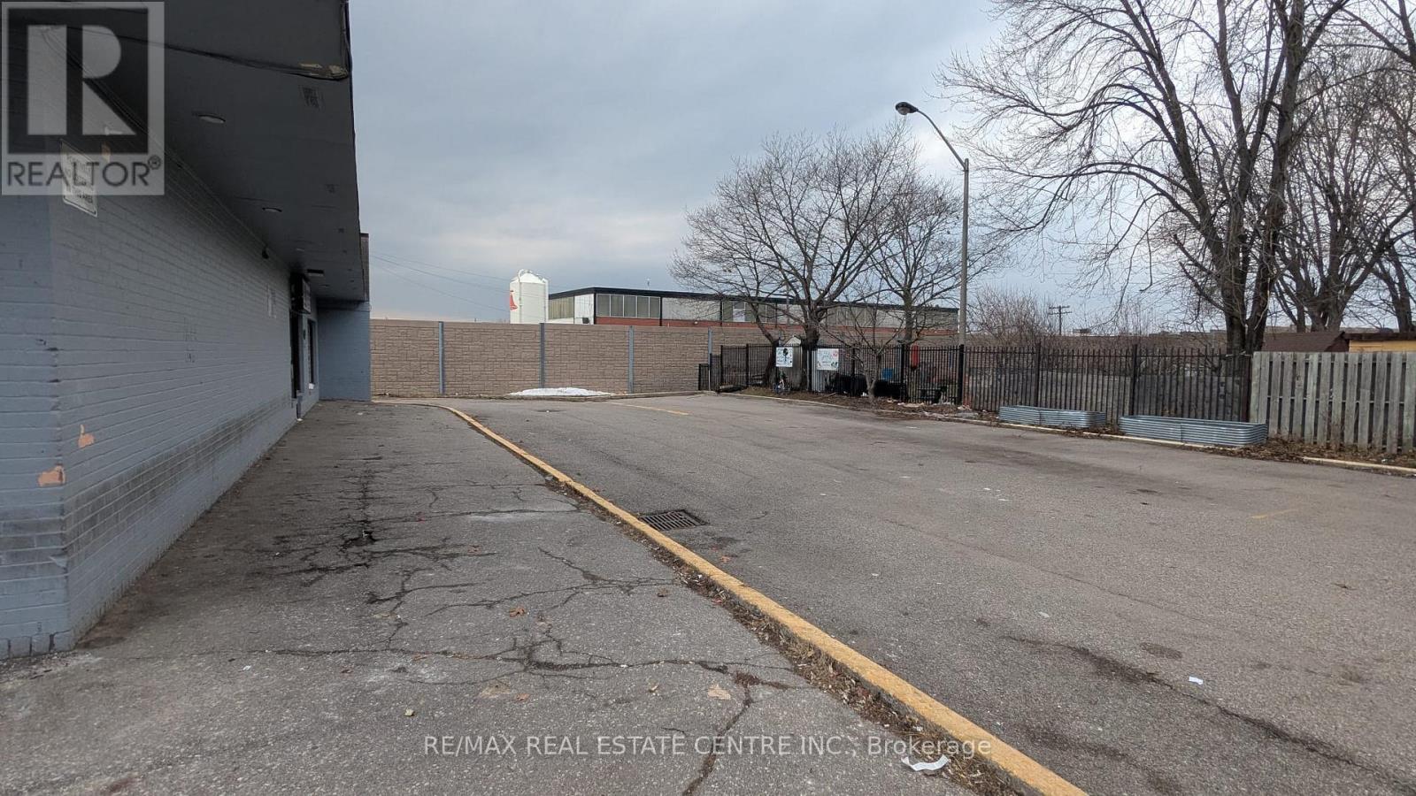 109 Lotherton Pathway, Toronto, Ontario  M6B 2G6 - Photo 24 - W12629352