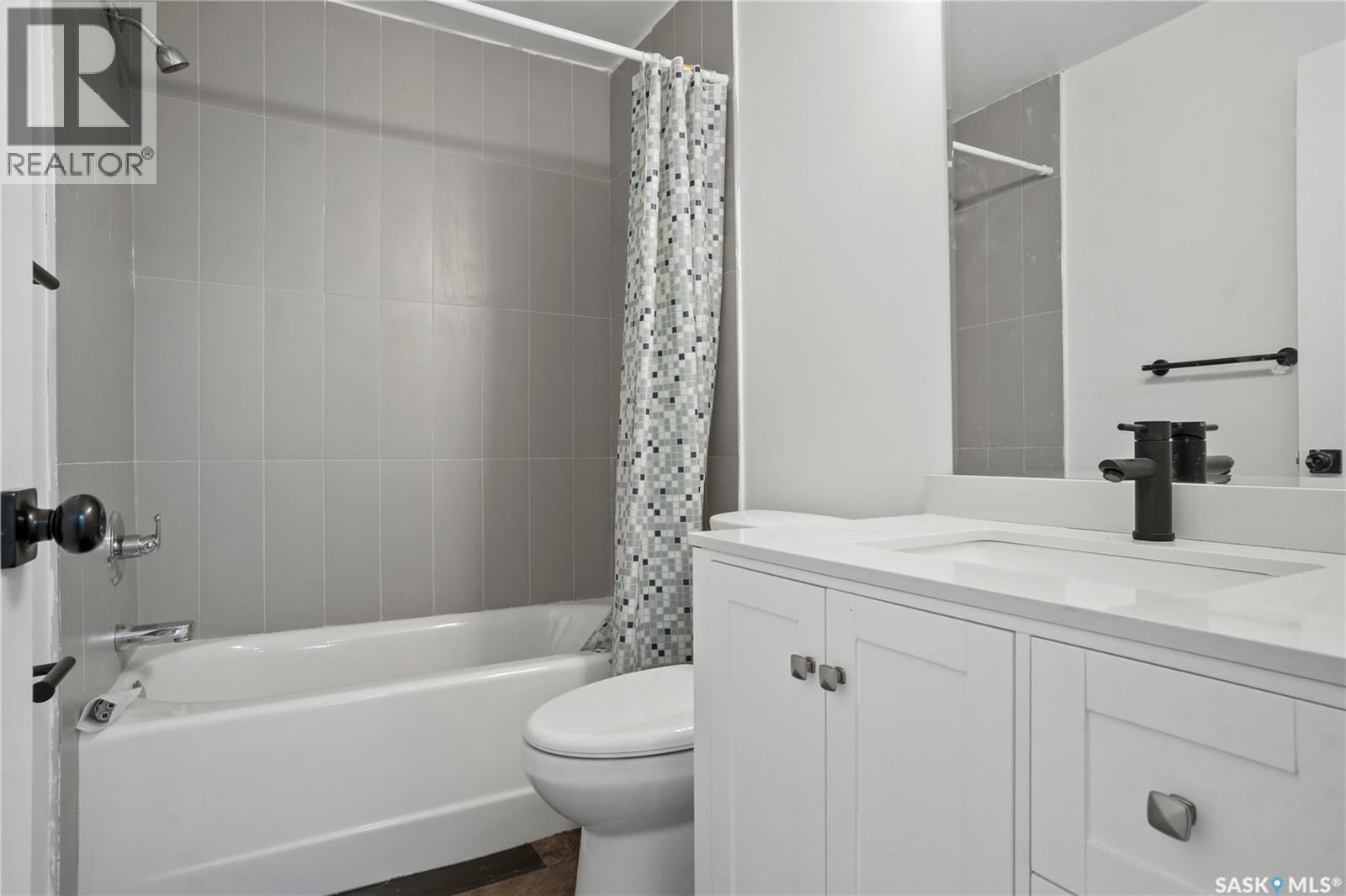 949 Robinson Street, Regina, Saskatchewan  S4T 2M6 - Photo 8 - SK033379