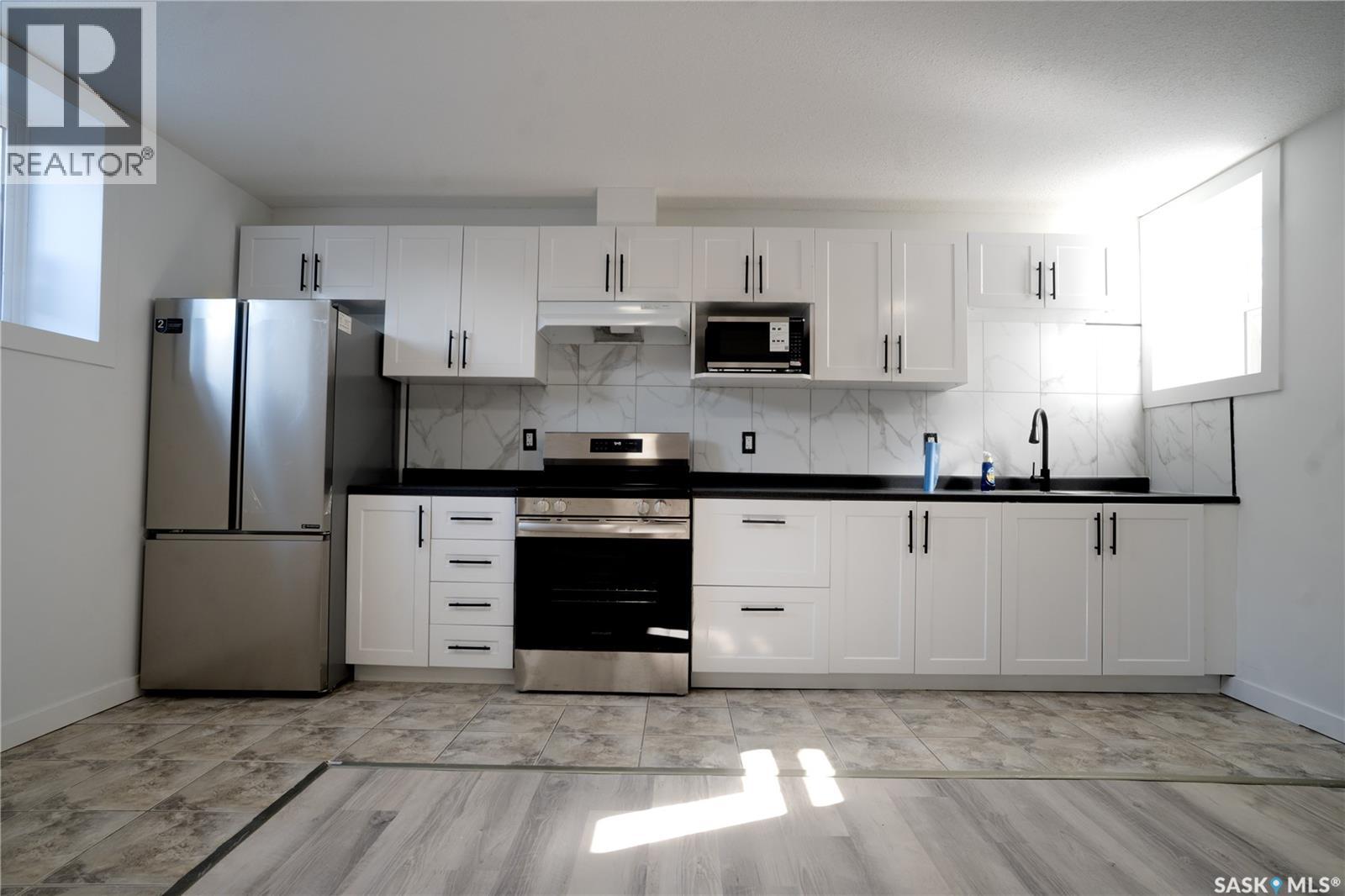 949 Robinson Street, Regina, Saskatchewan  S4T 2M6 - Photo 13 - SK033379