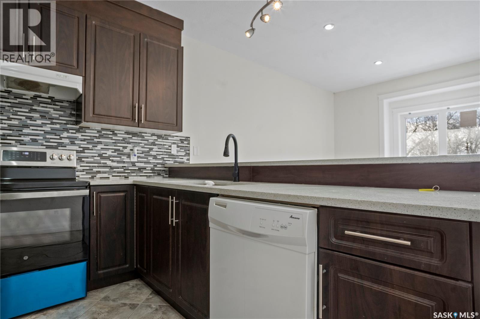 949 Robinson Street, Regina, Saskatchewan  S4T 2M6 - Photo 6 - SK033379