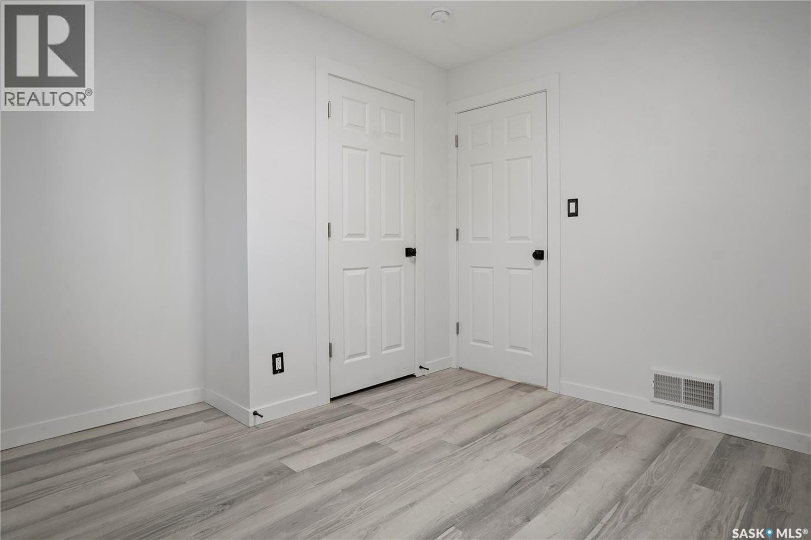 949 Robinson Street, Regina, Saskatchewan  S4T 2M6 - Photo 11 - SK033379