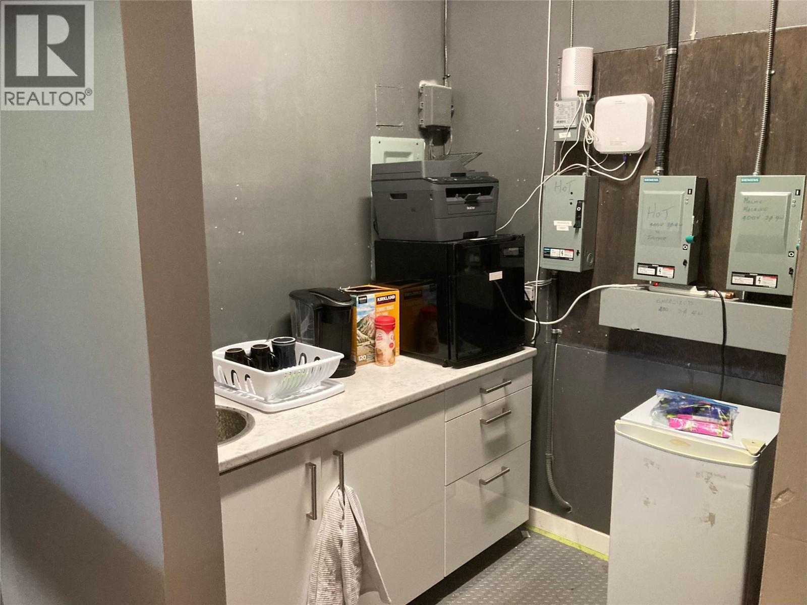 4 215 Neave Road Kelowna Photo 13