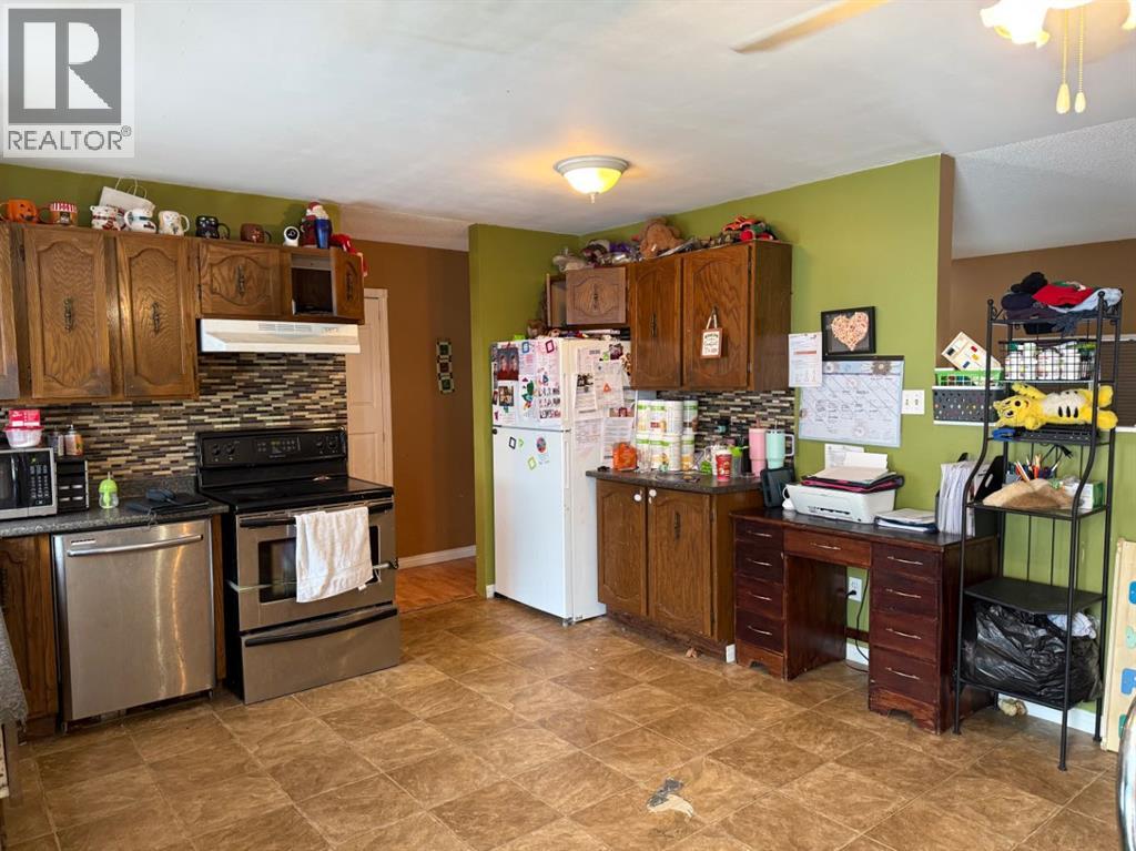 3006 52 Avenue, Lloydminster, Alberta  T9V 1P5 - Photo 3 - A2288759