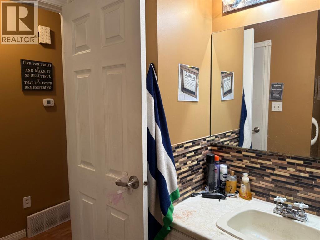 3006 52 Avenue, Lloydminster, Alberta  T9V 1P5 - Photo 12 - A2288759