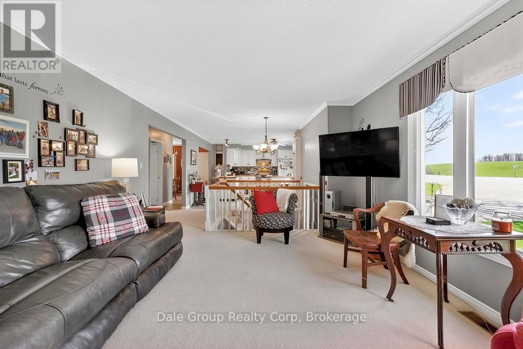 Photo 11 of 37 for 41850 Moncrieff Road E