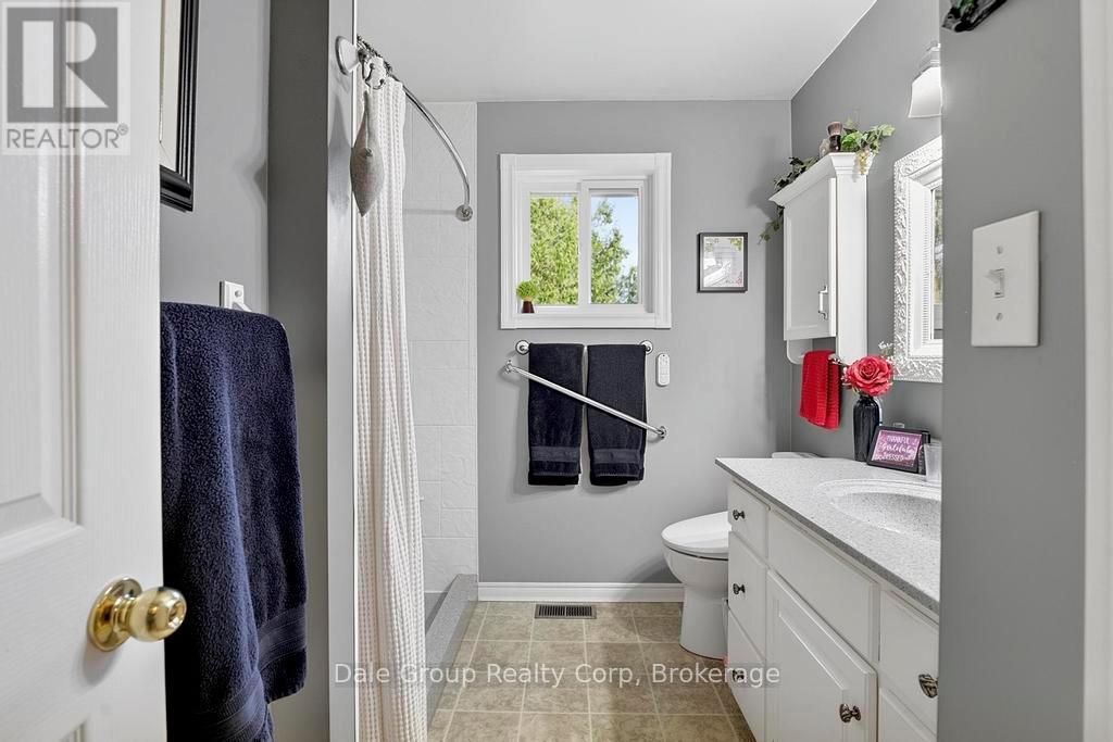 Photo 14 of 37 for 41850 Moncrieff Road E