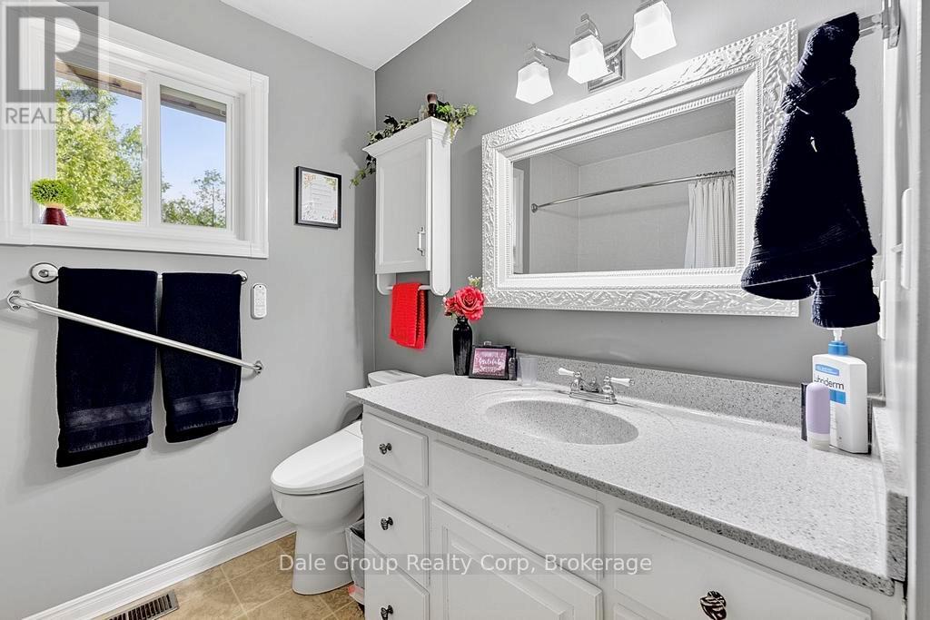 Photo 15 of 37 for 41850 Moncrieff Road E