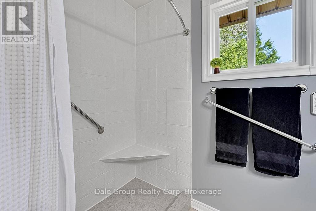 Photo 16 of 37 for 41850 Moncrieff Road E