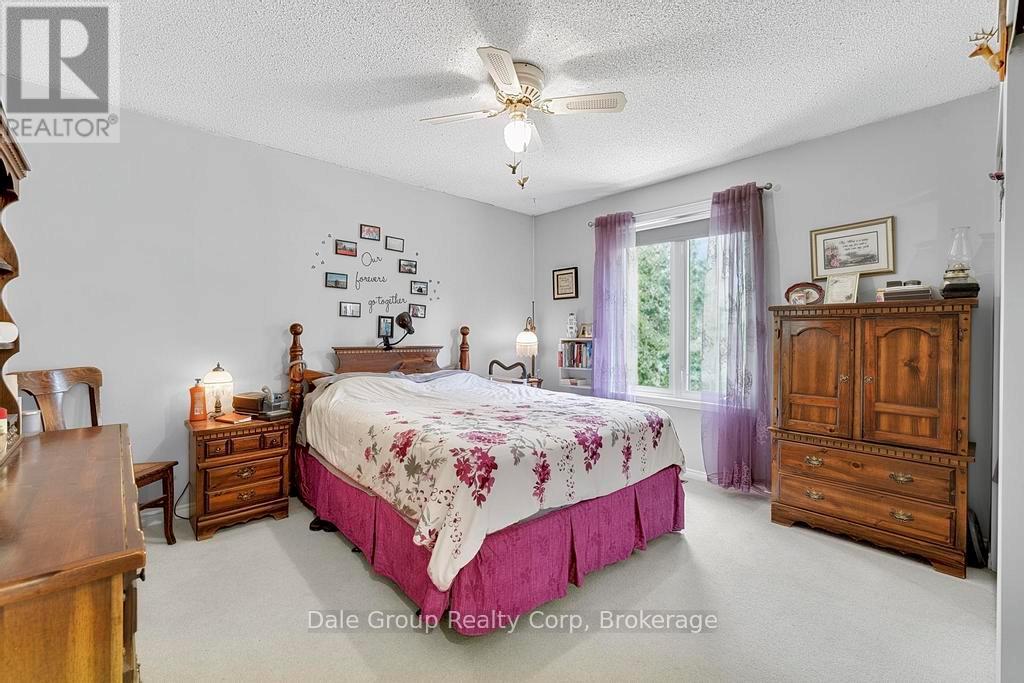 Photo 17 of 37 for 41850 Moncrieff Road E