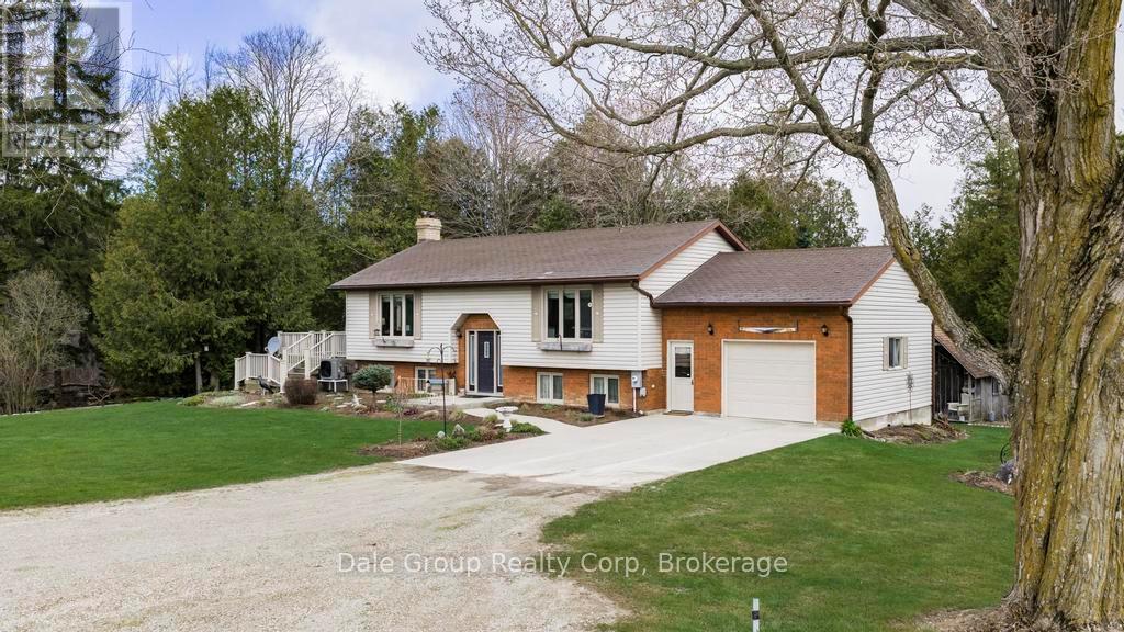 Photo 2 of 37 for 41850 Moncrieff Road E