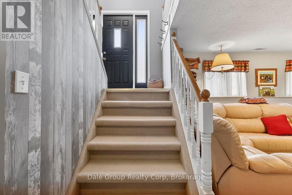 Photo 21 of 37 for 41850 Moncrieff Road E