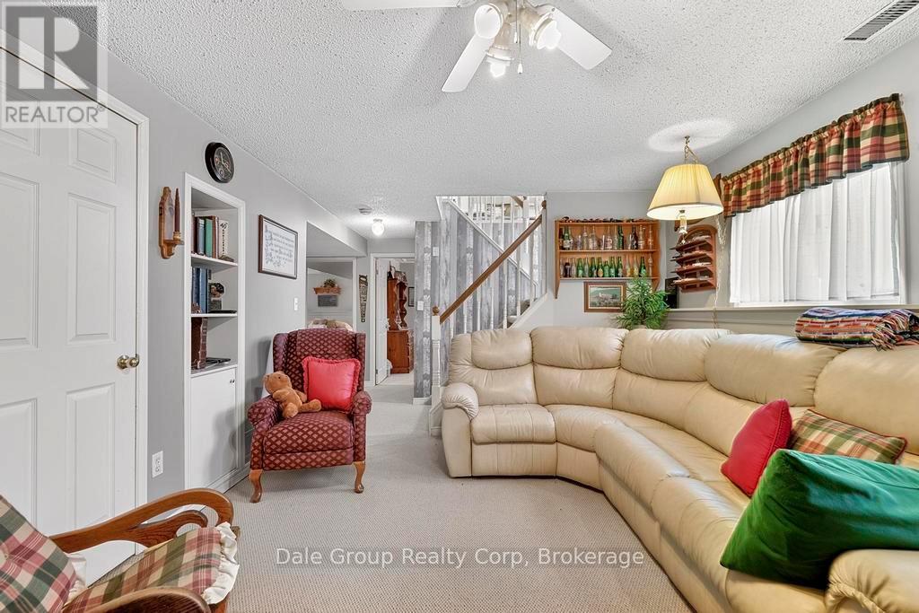 Photo 22 of 37 for 41850 Moncrieff Road E