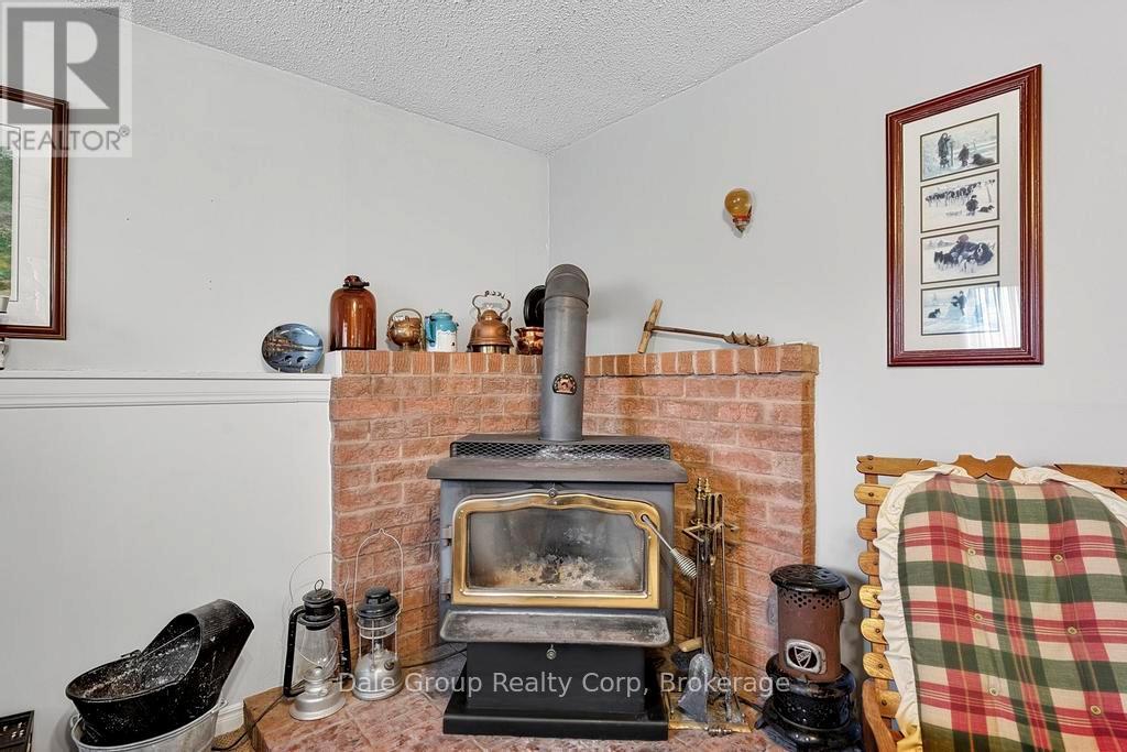 Photo 24 of 37 for 41850 Moncrieff Road E