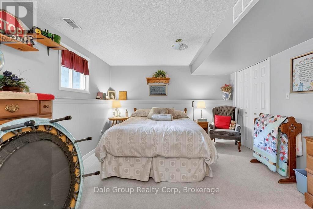 Photo 26 of 37 for 41850 Moncrieff Road E