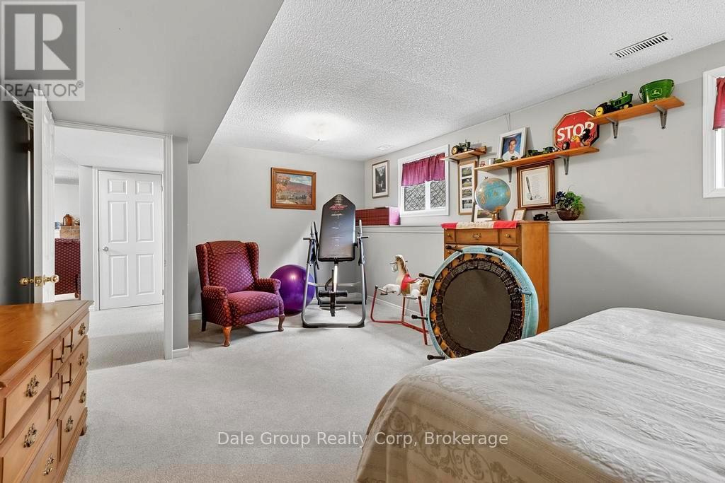 Photo 27 of 37 for 41850 Moncrieff Road E