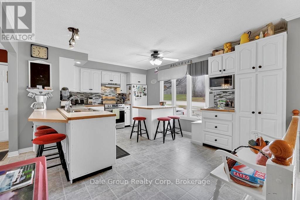 Photo 5 of 37 for 41850 Moncrieff Road E