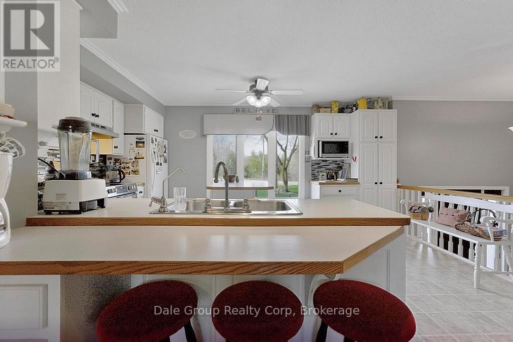 Photo 6 of 37 for 41850 Moncrieff Road E