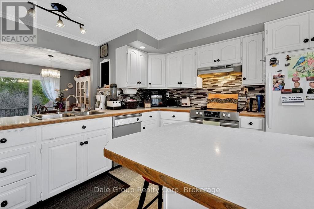 Photo 7 of 37 for 41850 Moncrieff Road E