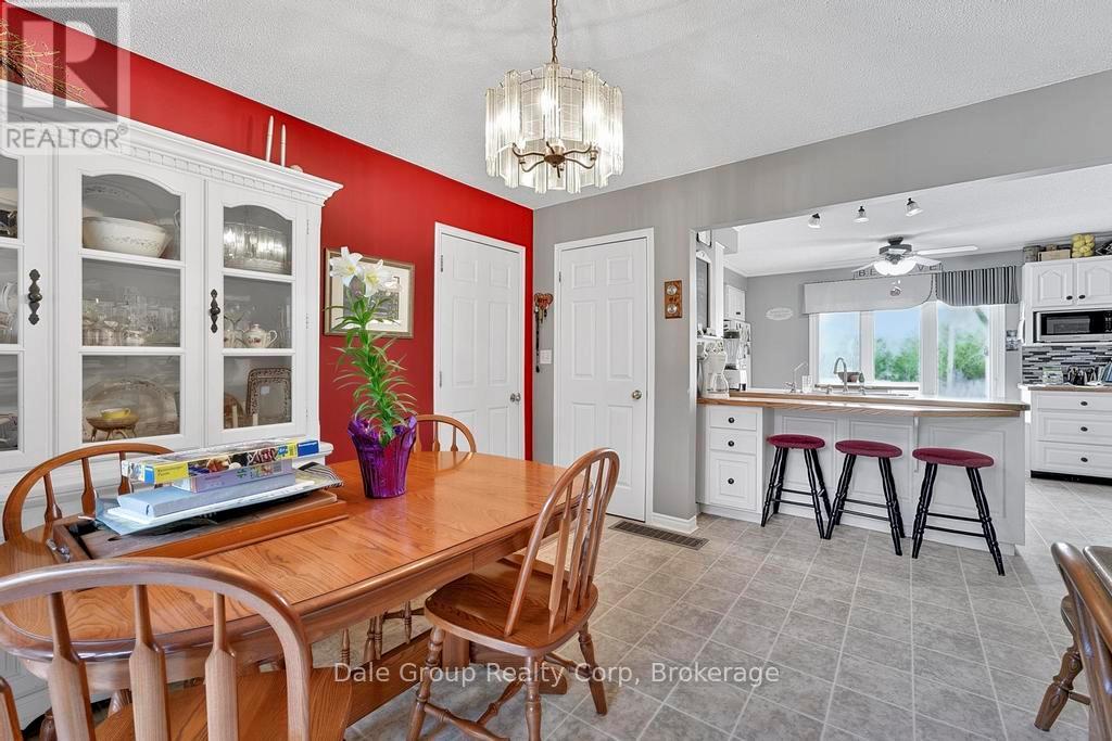 Photo 8 of 37 for 41850 Moncrieff Road E