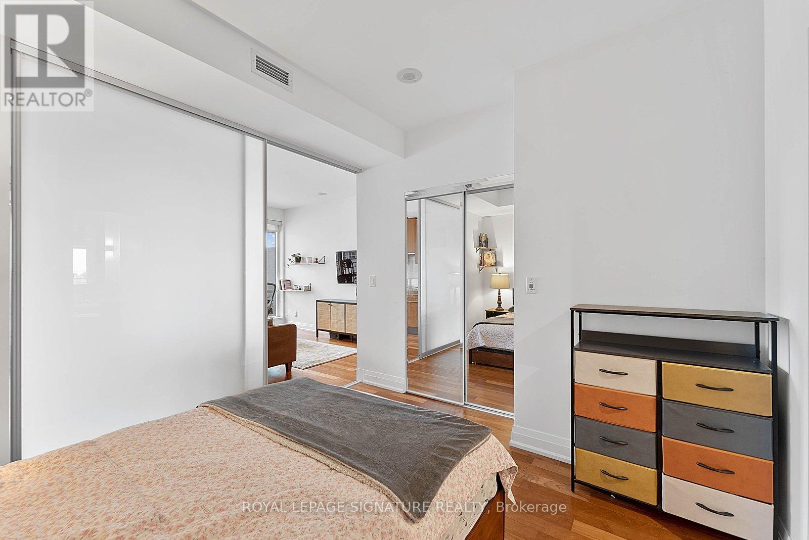 1505 - 80 John Street, Toronto, Ontario  M5V 3X4 - Photo 16 - C13024356