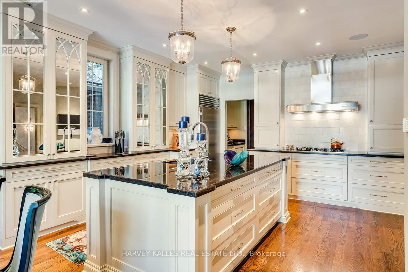 92 South Drive, Toronto, Ontario  M4W 1R6 - Photo 16 - C13024424