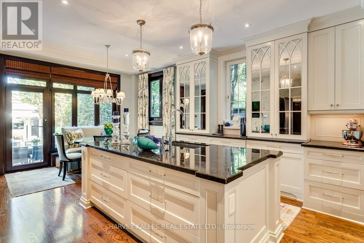 92 South Drive, Toronto, Ontario  M4W 1R6 - Photo 17 - C13024424