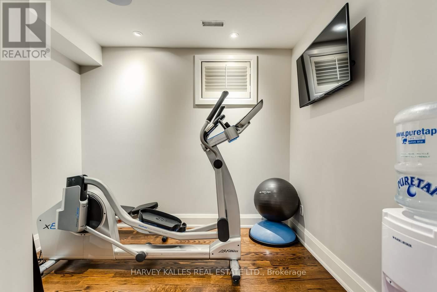 92 South Drive, Toronto, Ontario  M4W 1R6 - Photo 39 - C13024424