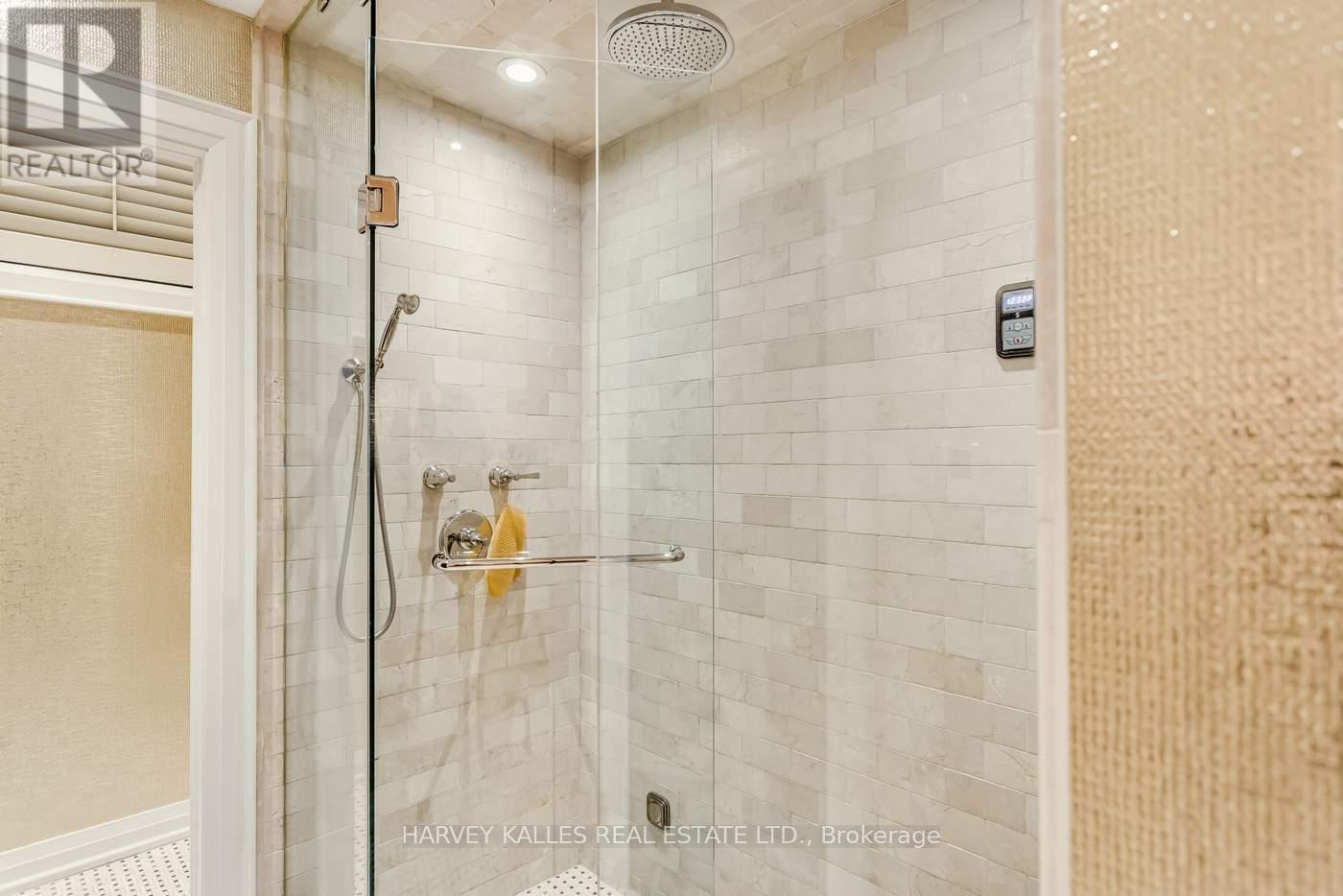 92 South Drive, Toronto, Ontario  M4W 1R6 - Photo 44 - C13024424