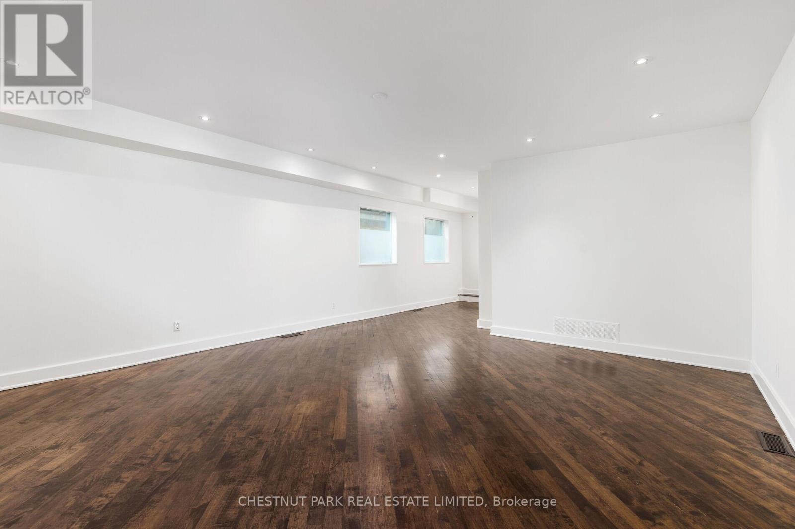 Main Fl - 734 Huron Street, Toronto, Ontario  M4V 2W3 - Photo 14 - C13024466