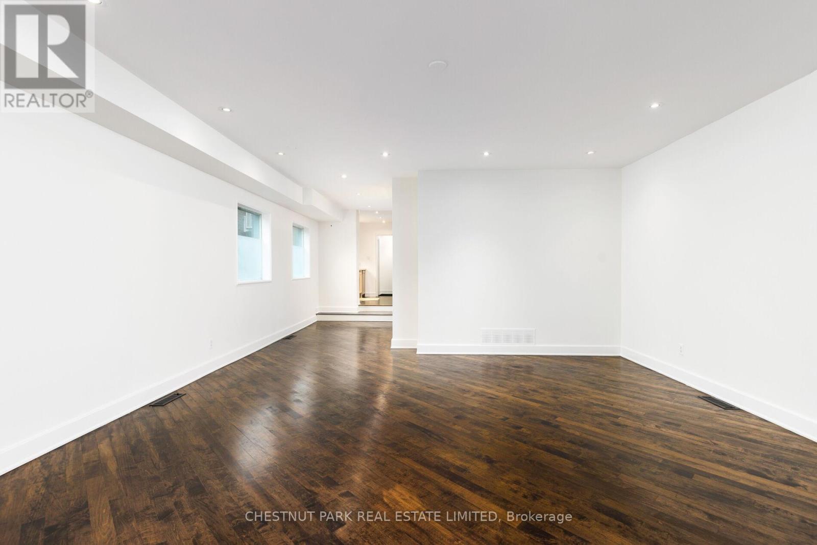 Main Fl - 734 Huron Street, Toronto, Ontario  M4V 2W3 - Photo 16 - C13024466