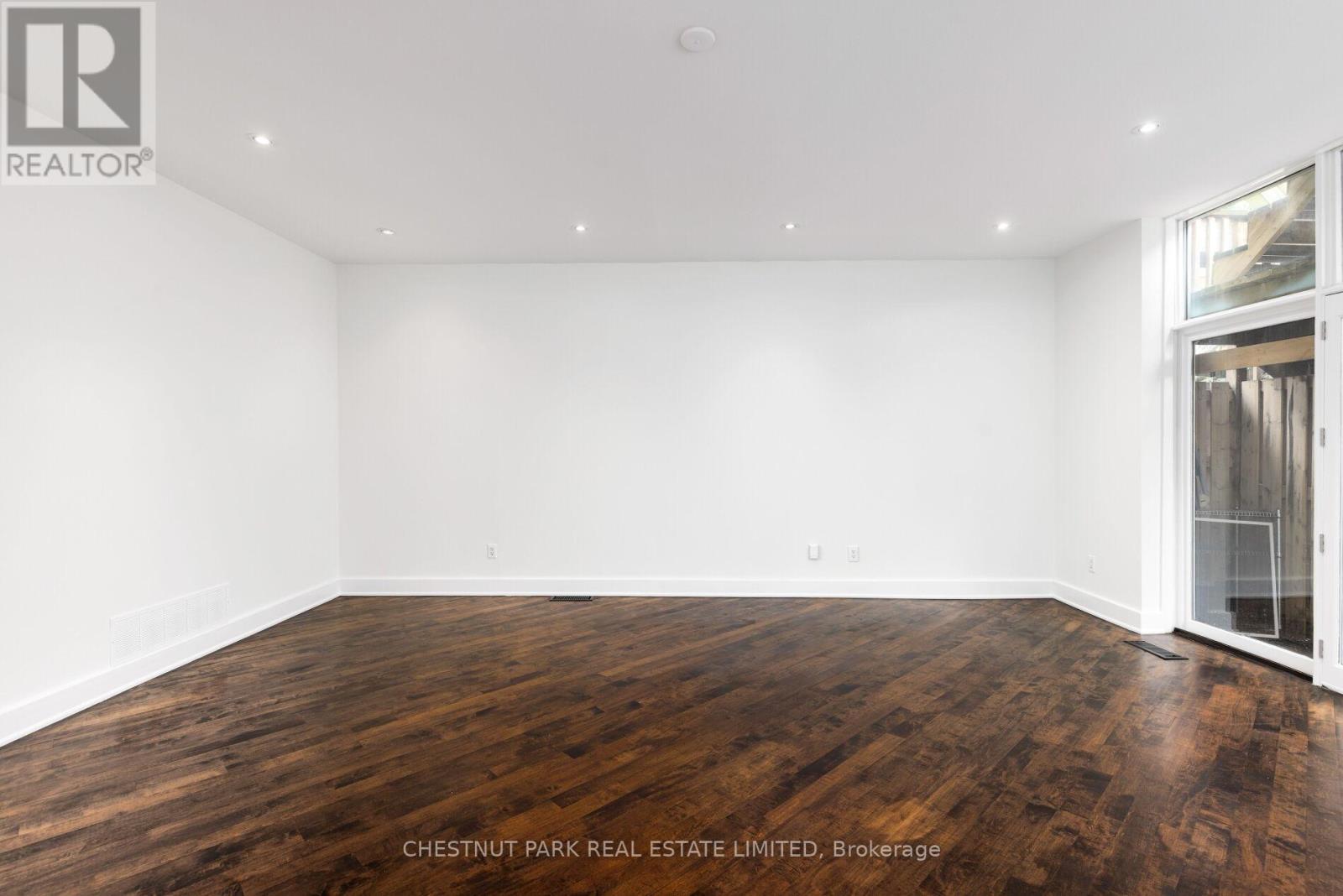 Main Fl - 734 Huron Street, Toronto, Ontario  M4V 2W3 - Photo 17 - C13024466