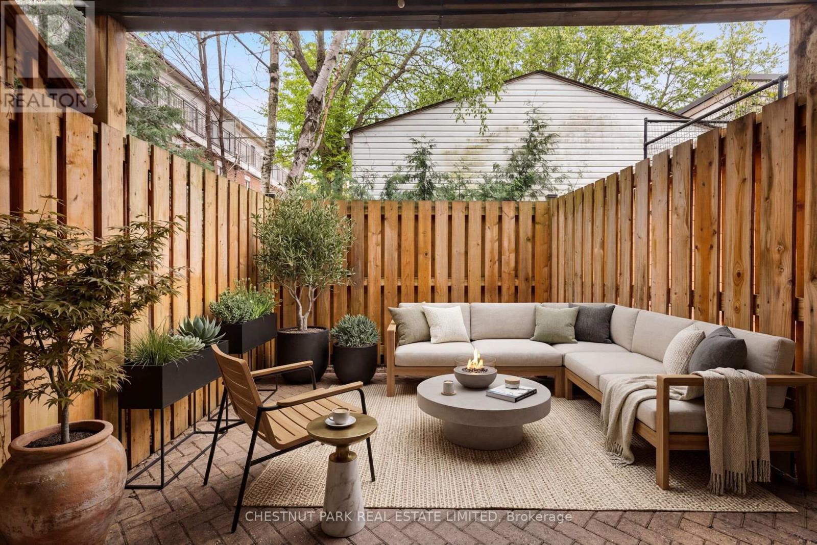 Main Fl - 734 Huron Street, Toronto, Ontario  M4V 2W3 - Photo 18 - C13024466