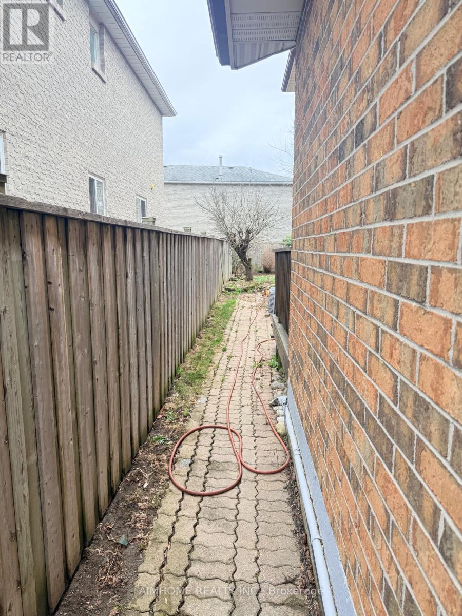 107 Trothen Circle, Markham, Ontario  L3P 4H6 - Photo 15 - N13024392