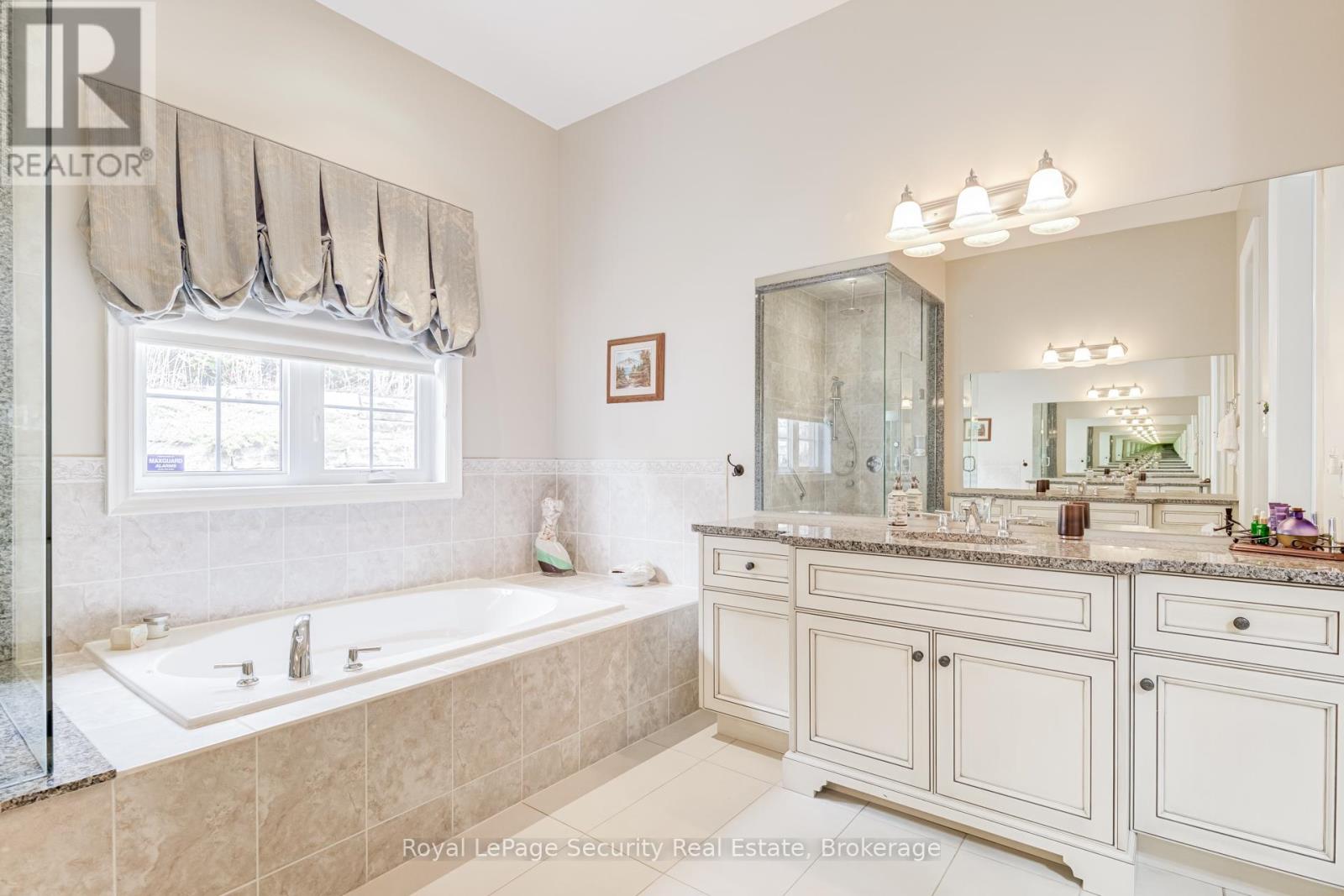 20 Aubrietia Court, Richmond Hill, Ontario  L4E 2R3 - Photo 24 - N13024440