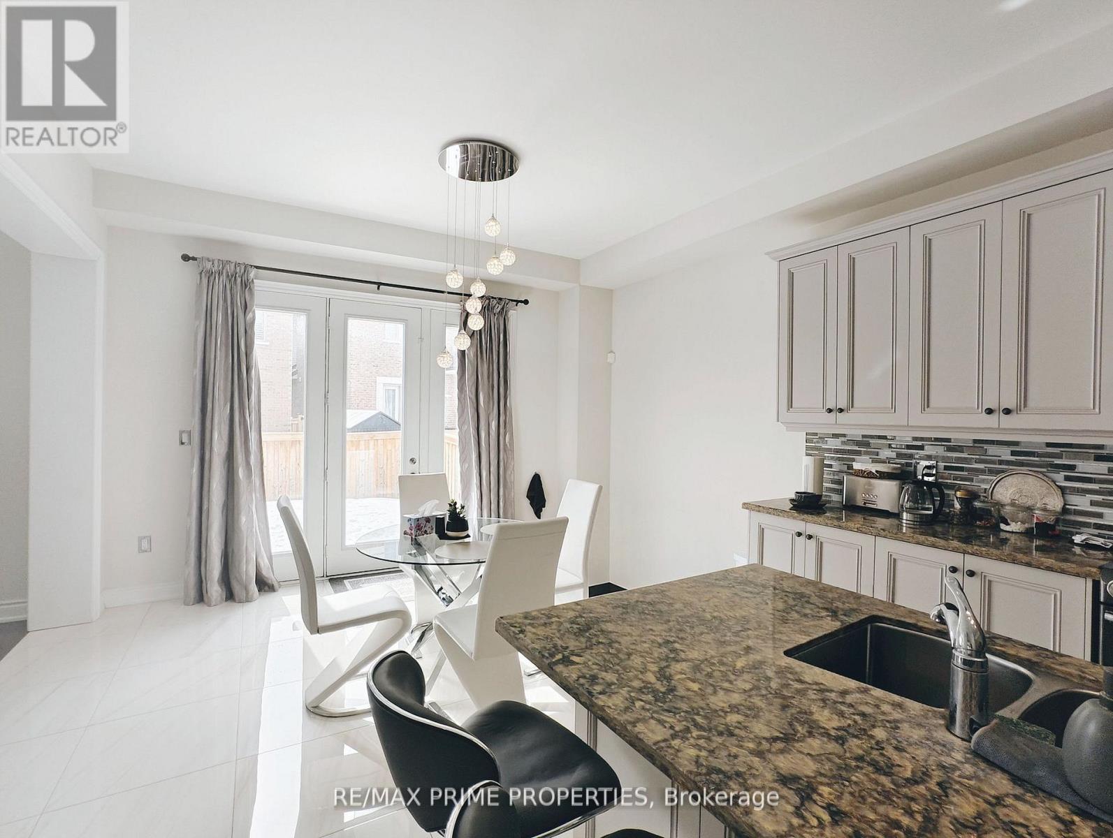 853 Harry Douglas Street, Newmarket, Ontario  L3X 0K3 - Photo 3 - N13024500