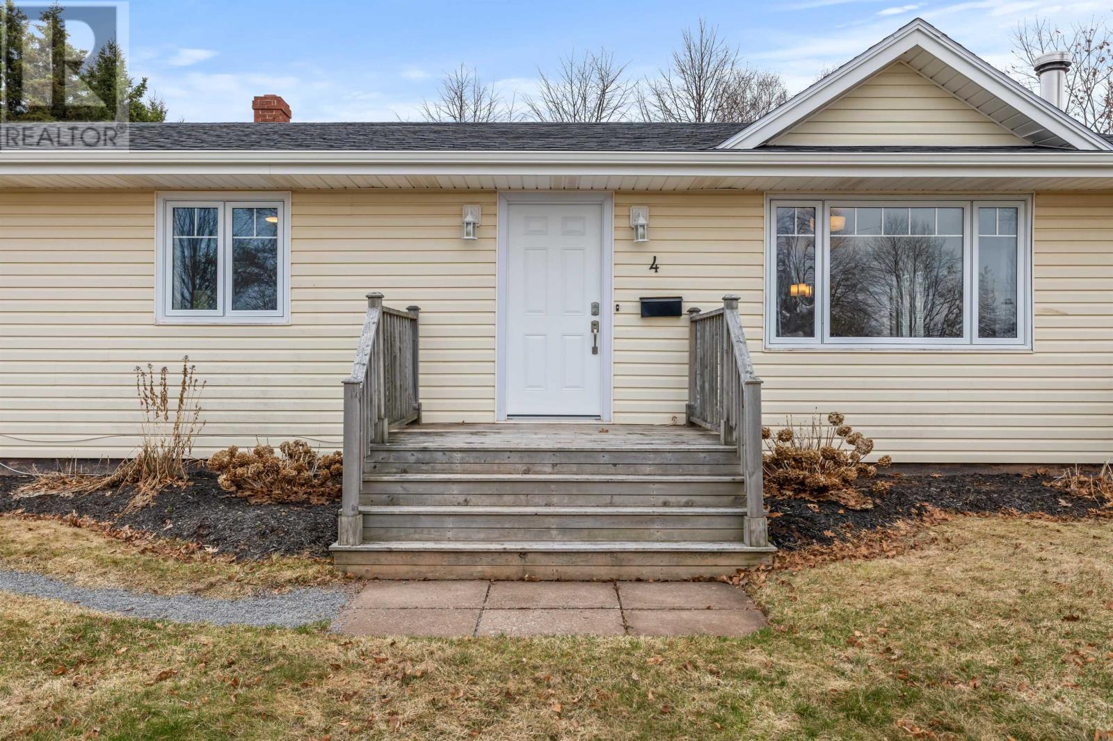 4 Woodlane Drive, Stratford, Prince Edward Island  C1B 1X9 - Photo 2 - 202608108