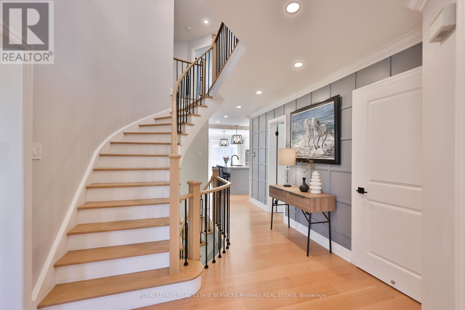 976 Silver Birch Trail, Mississauga, Ontario  L5J 4S3 - Photo 2 - W13024330