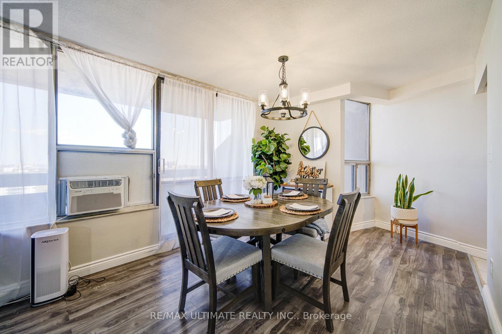 Ph#11 - 11 Wincott Drive, Toronto, Ontario  M9R 2R9 - Photo 12 - W13024364