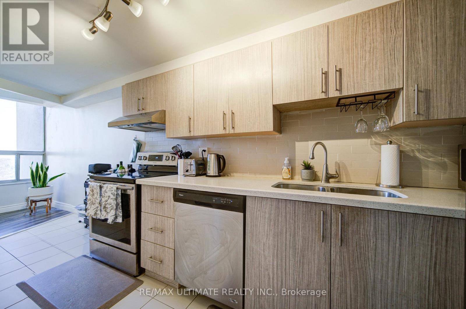 Ph#11 - 11 Wincott Drive, Toronto, Ontario  M9R 2R9 - Photo 18 - W13024364