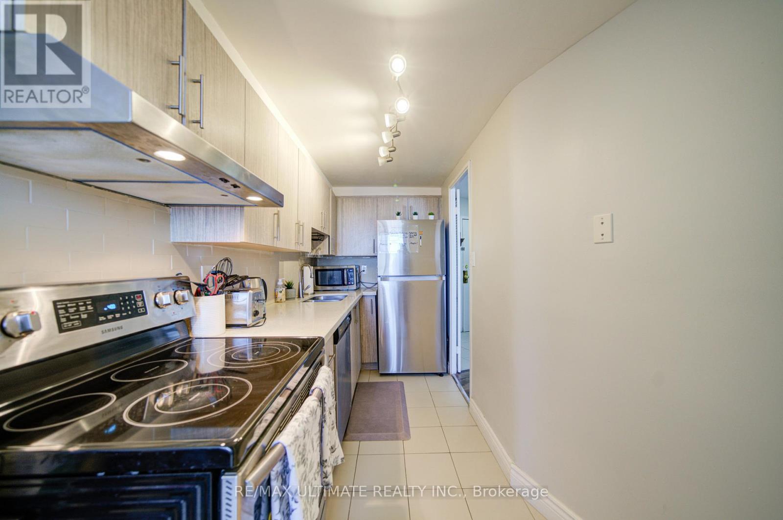 Ph#11 - 11 Wincott Drive, Toronto, Ontario  M9R 2R9 - Photo 19 - W13024364