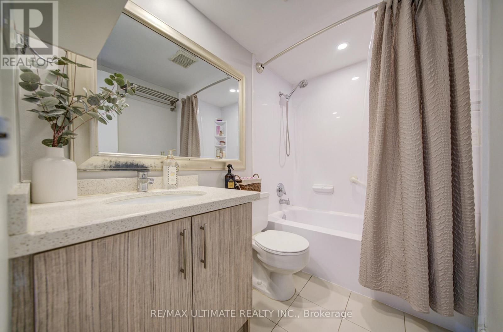 Ph#11 - 11 Wincott Drive, Toronto, Ontario  M9R 2R9 - Photo 20 - W13024364