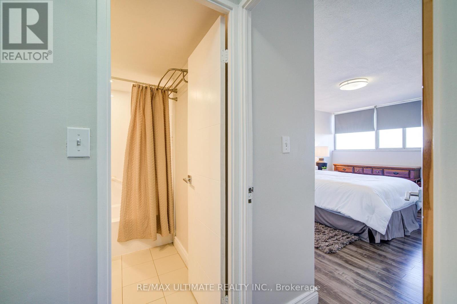 Ph#11 - 11 Wincott Drive, Toronto, Ontario  M9R 2R9 - Photo 26 - W13024364