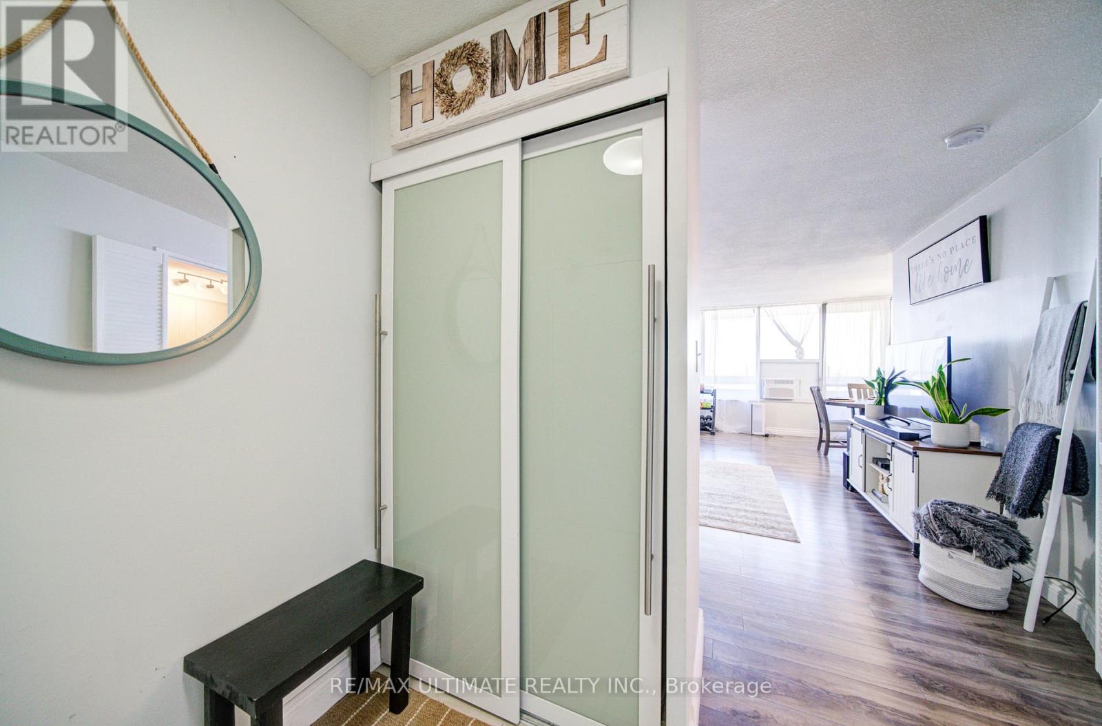 Ph#11 - 11 Wincott Drive, Toronto, Ontario  M9R 2R9 - Photo 4 - W13024364