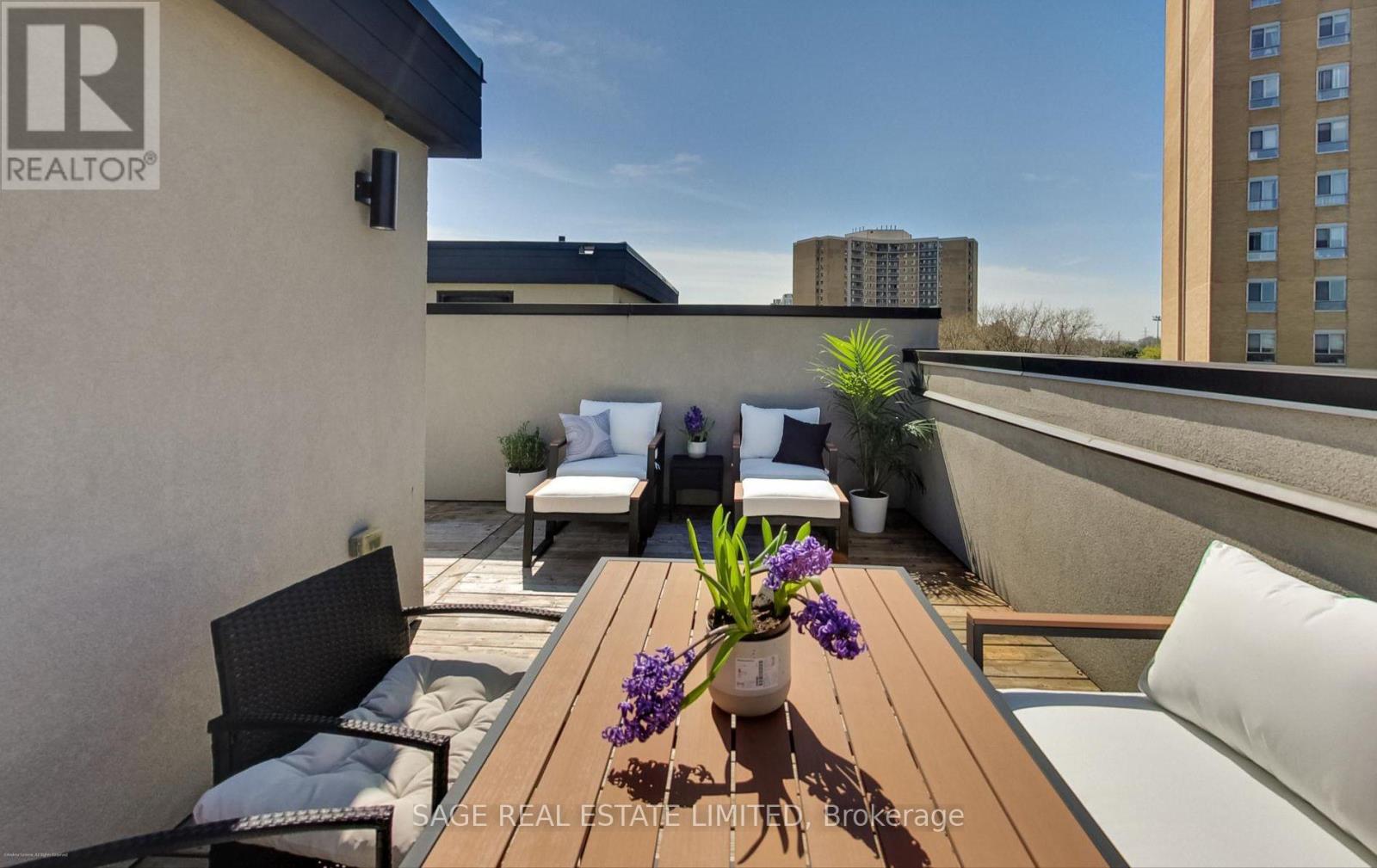 66 Pony Farm Drive, Toronto, Ontario  M9R 0B3 - Photo 5 - W13024414