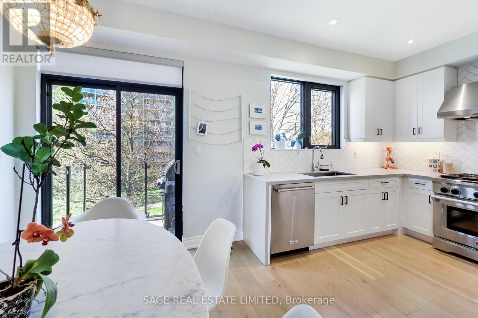 66 Pony Farm Drive, Toronto, Ontario  M9R 0B3 - Photo 7 - W13024414